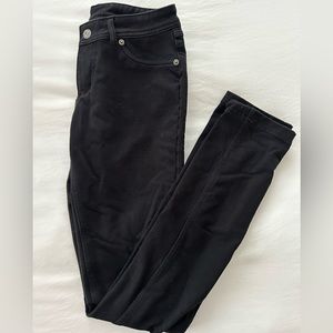 Black pants. Jean style, but with lots of stretch